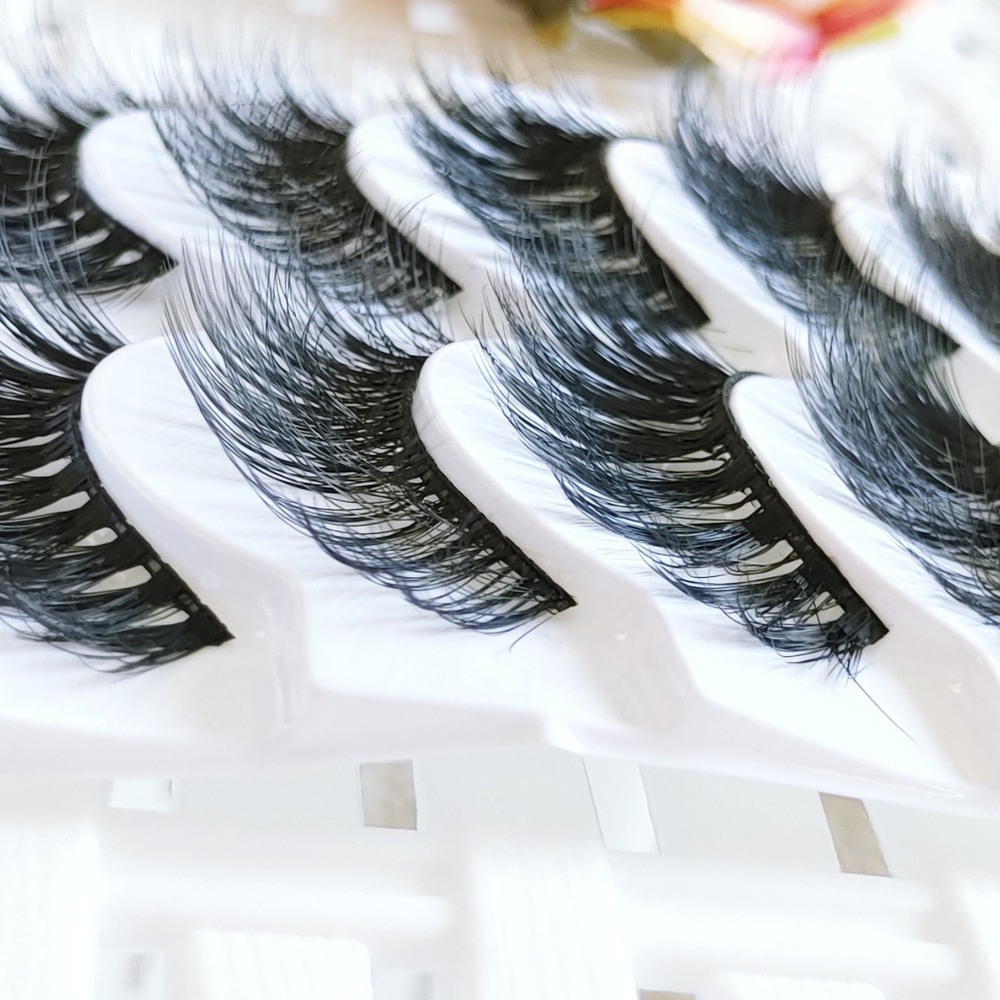 Lashes - Picture 6 of 6